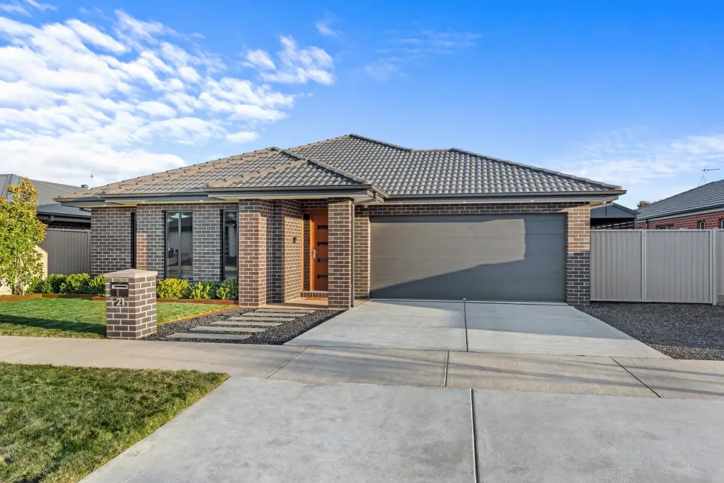 Winter Valley 4 Slaapkamer 4BRS+2 Living zones, fantastic outdoor entertaining space & side access