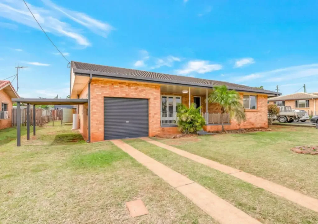 SPACIOUS, LIGHT-FILLED & MOVE-IN READY – COMFORTABLE KALKIE LIVING