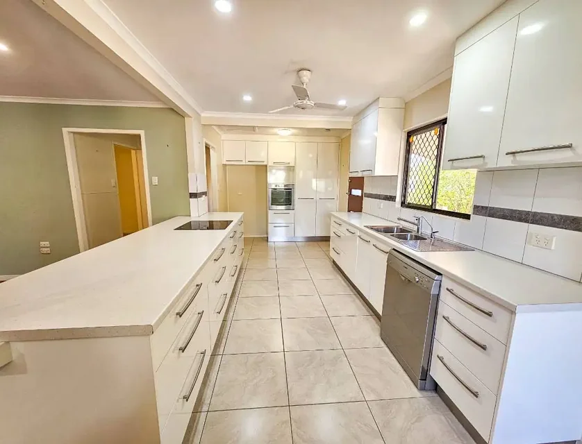 6 Mack Crescent, Mount Isa, QLD 4825, 5房, 1浴, House