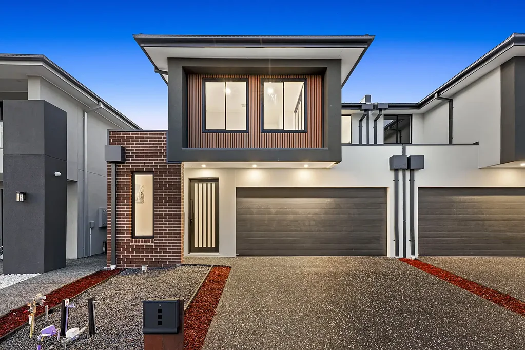 Clyde North 4房  Single residential property located in the Melbourne metropolitan area