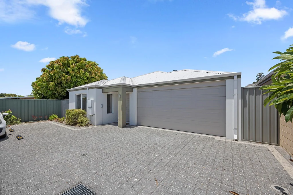 High Wycombe 3房  Move-in ready 3x2 unit, with theatre room!!