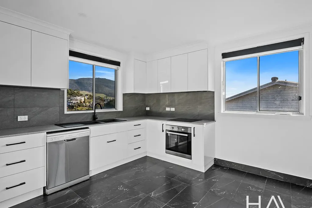 Glenorchy 3 Bedroom Stylish & Substantial Beautifully Renovated Glenorchy Home!
