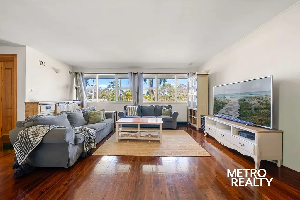 Spacious Family Haven with Pool and Prime Location