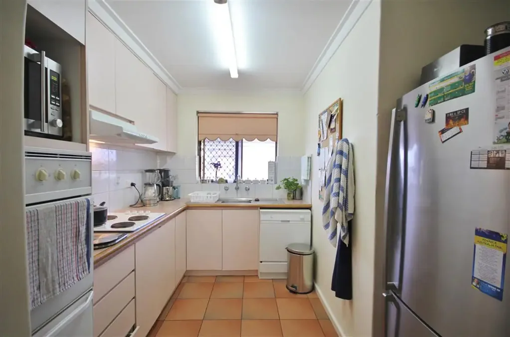 3 BEDROOM APARTMENT WITH STUNNING RIVER AND CITY VIEWS