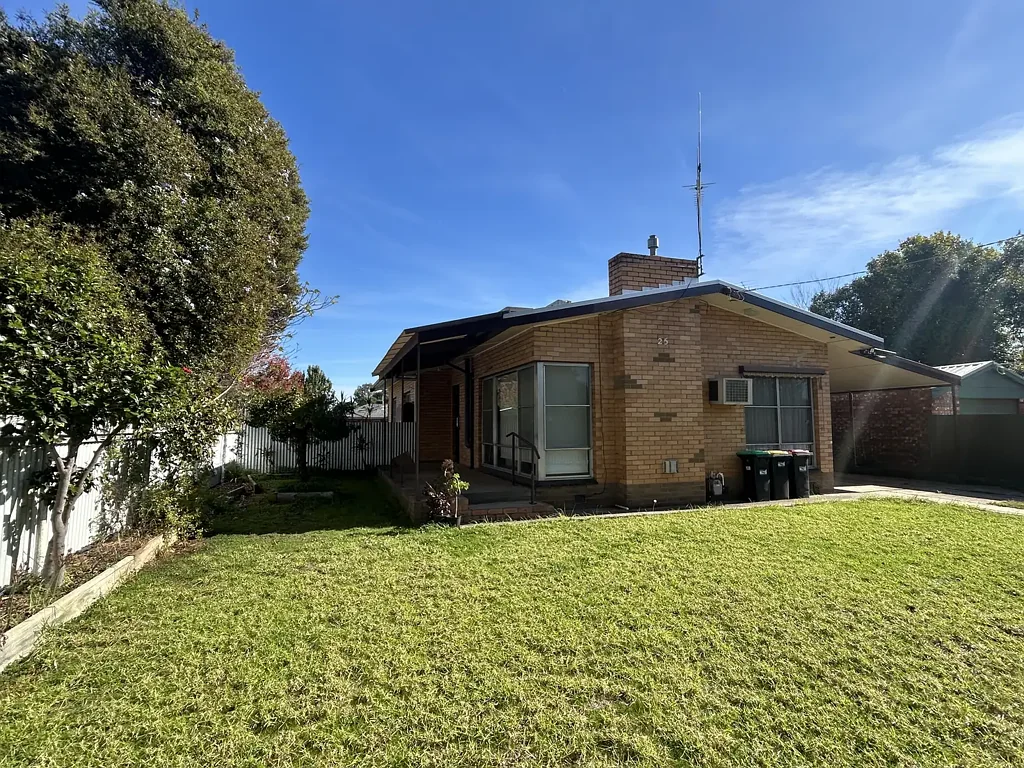 BRICK VENEER FAMILY HOUSE