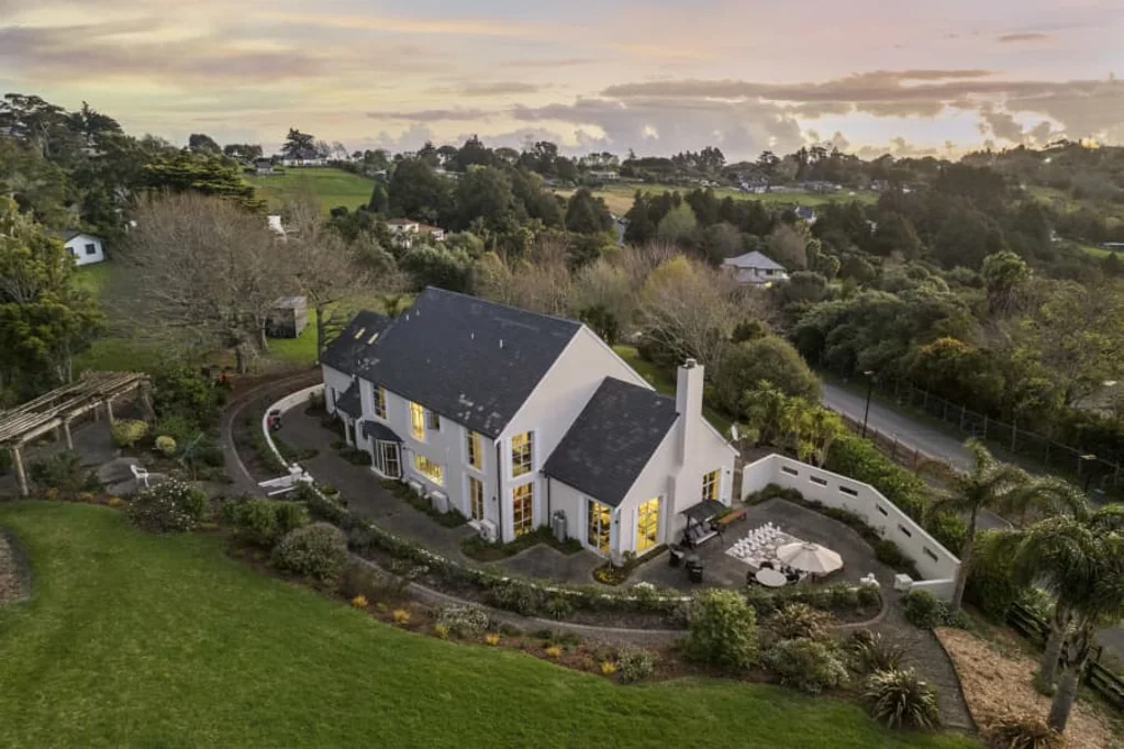 Totara Park 6 Bedroom Embrace Modern Victorian Lifestyle