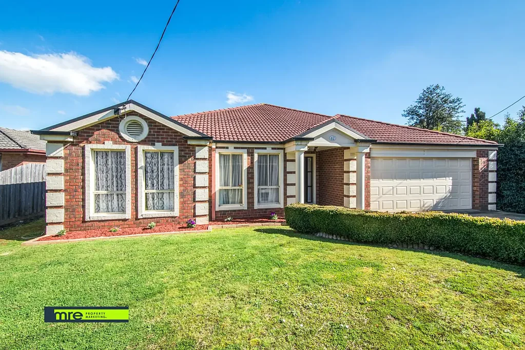 Monbulk 4房 宽敞的家庭住宅，位于平坦地块，享有美景！！！ Generous family home on a flat block with views !!!