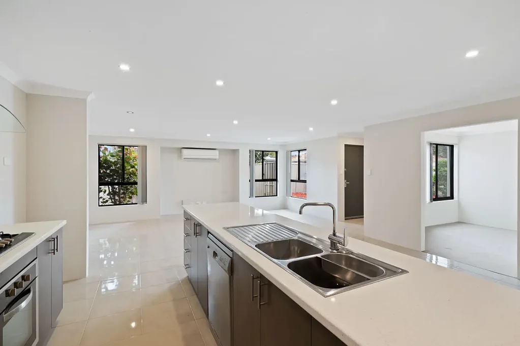 Coodanup 4 Bedroom Family space, foreshore lifestyle.