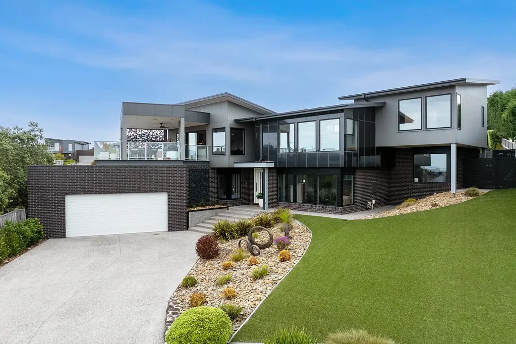 3 Chalon Court, Highton, VIC 3216