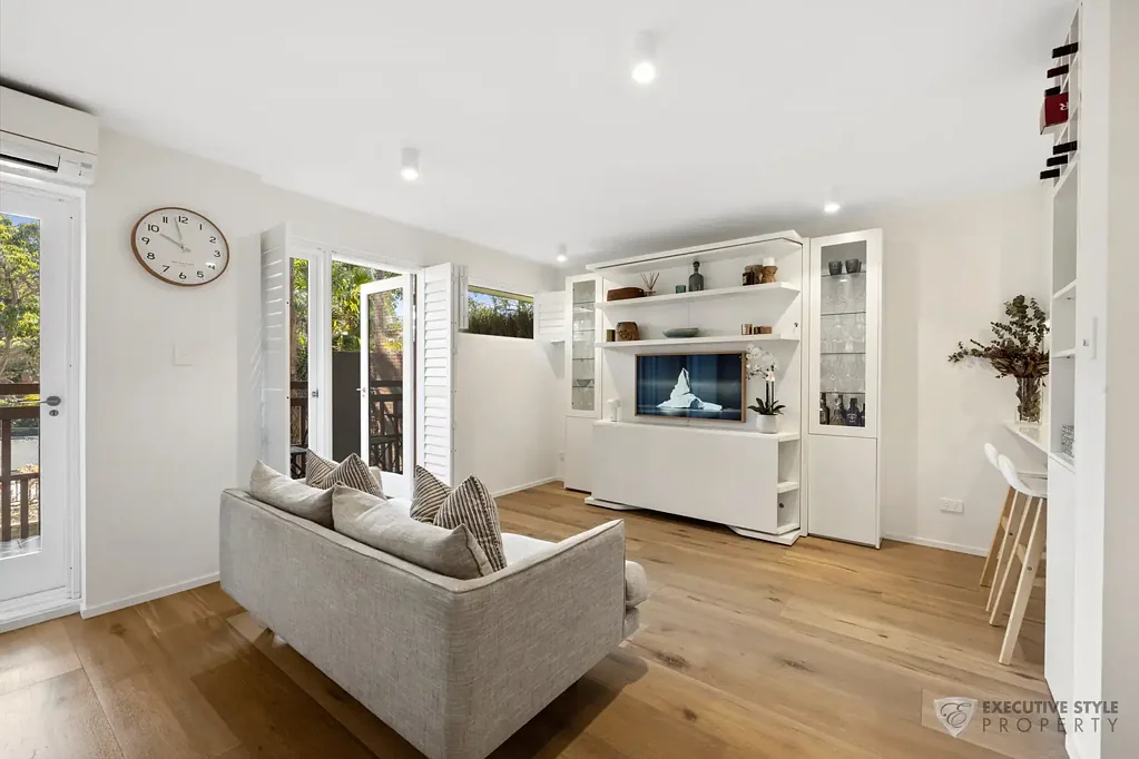 FULLY FURNISHED LUX CITY PAD + BALCONY + AIRCON + SECURE PARKING.