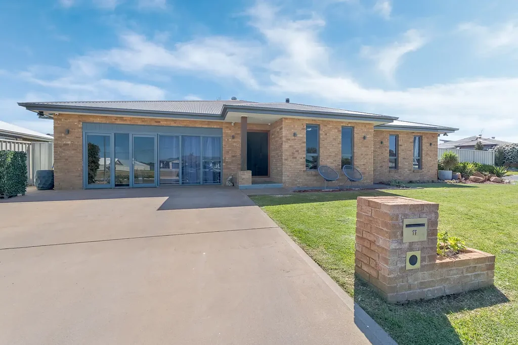 Dubbo 4房  Spacious Family Living with Comfort and Style