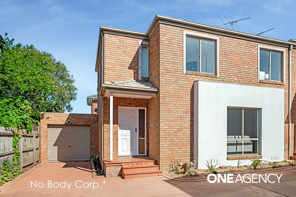 Oakleigh East 3房 全新更新联排别墅 宽敞起居空间 适合厨师厨房 现代化浴室 两车空间 靠近Monash大学及医院 交通便捷 Discover Your Dream in a Prime Location