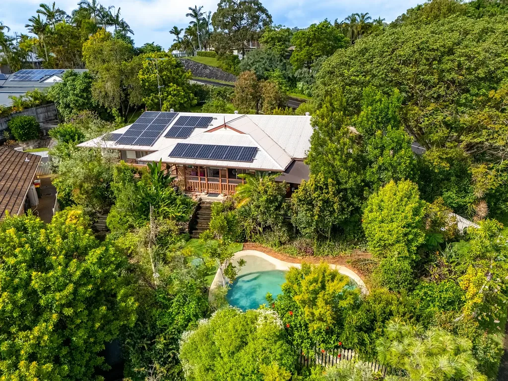 Buderim 4部屋 North Buderim Opportunity – Family Home on 1250sqm with Pool, Views and Potential