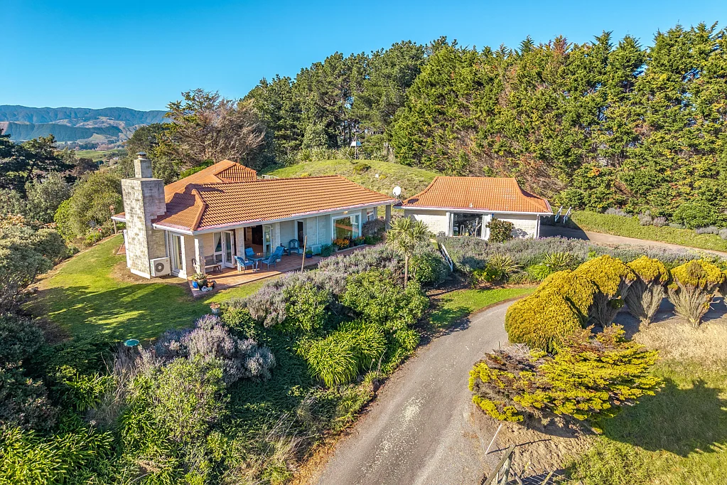Otaki 4બેડરૂમ Spacious Rural Retreat with Stunning Sea Views!