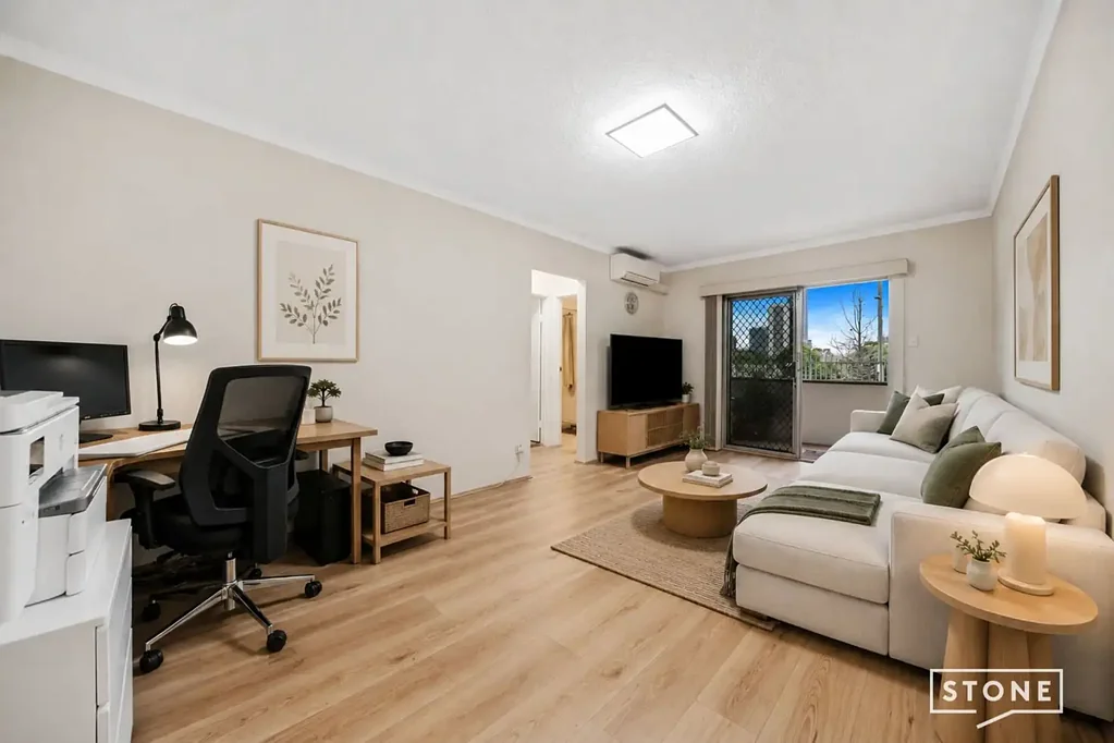 North Parramatta 2Phòng ngủ Renovated Ground Floor Apartment with Exceptional Convenience