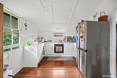 8 Robert Street, Torquay, QLD 4655, 2房, 1浴, House