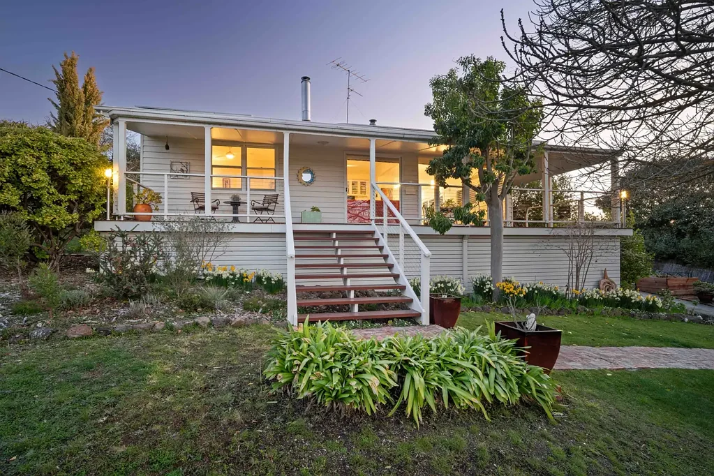 Clunes 4房  Elevated Charm & Breathtaking Views