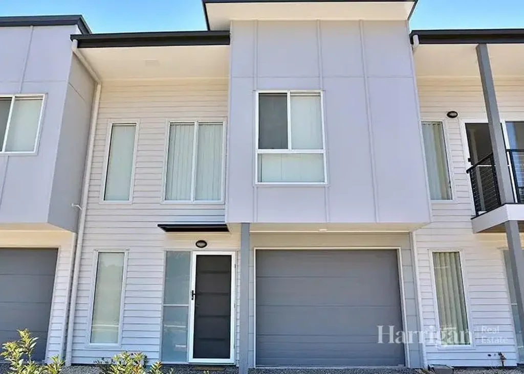 Modern Two Storey Townhouse in Prime Location!