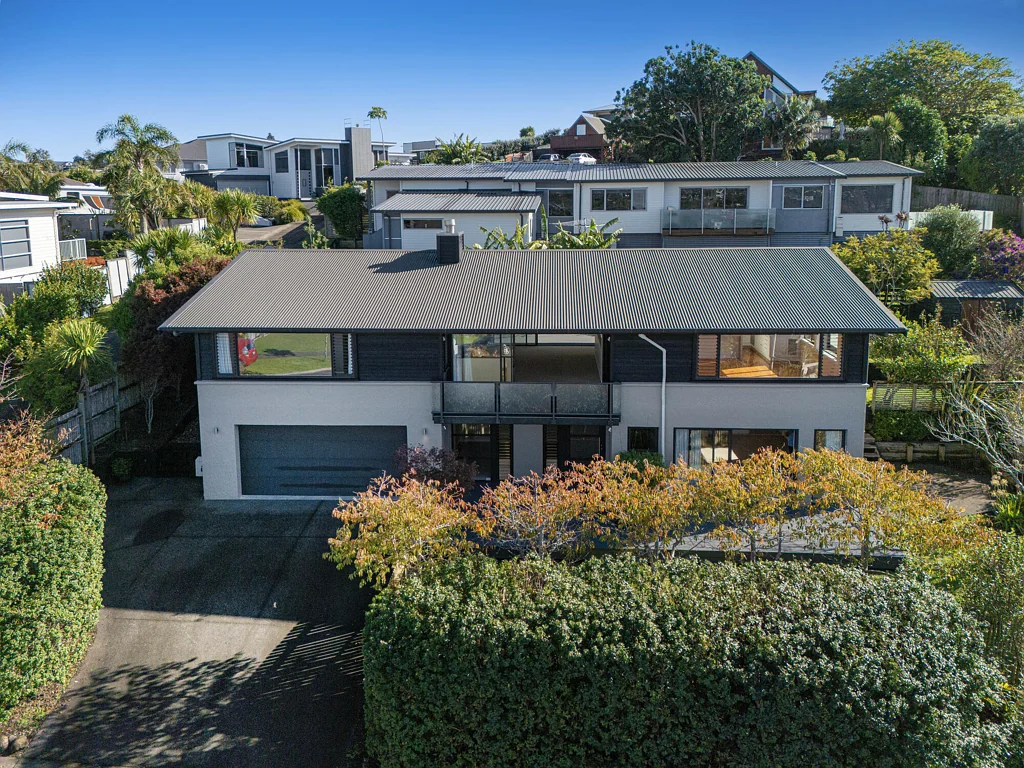 Orewa 4房 家庭住宅典范！宏伟坚固，621㎡地块，步行或骑行即至学校/公交站！ Versatile - Spacious - Solid Concrete Construction