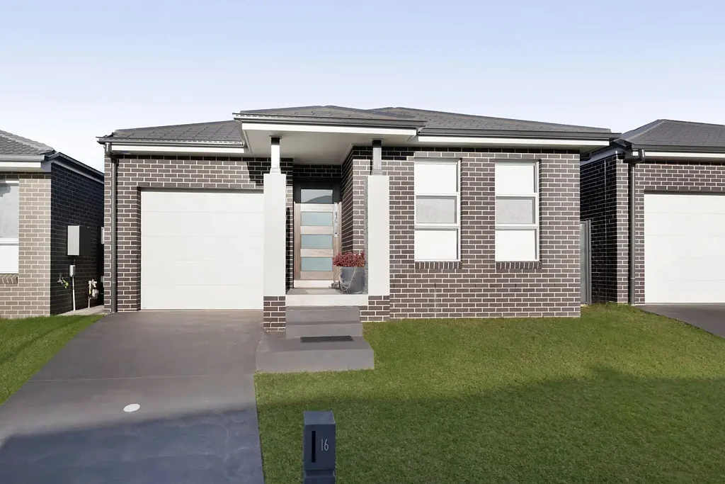 Gregory Hills 4Kwarto Contemporary Single-Level Living in the Heart of Gregory Hills