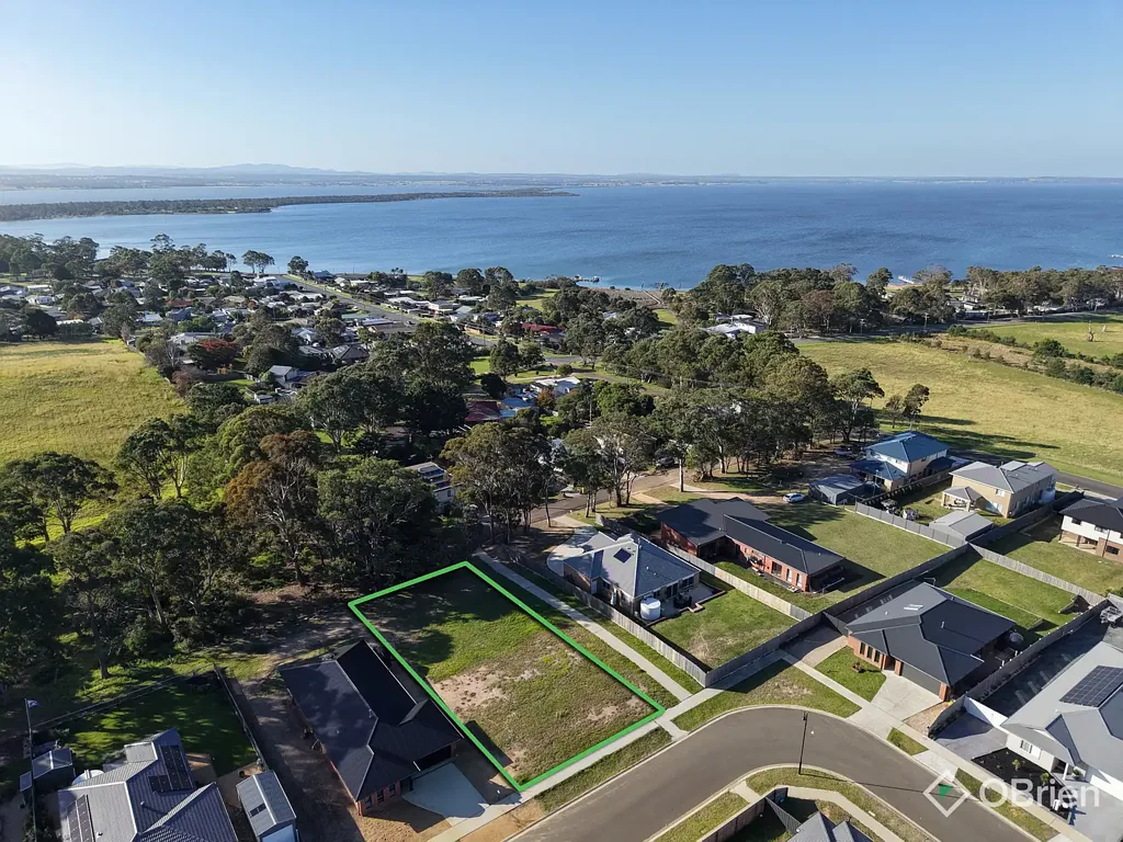 Eagle Point  Prime Opportunity in Picturesque Eagle Point!