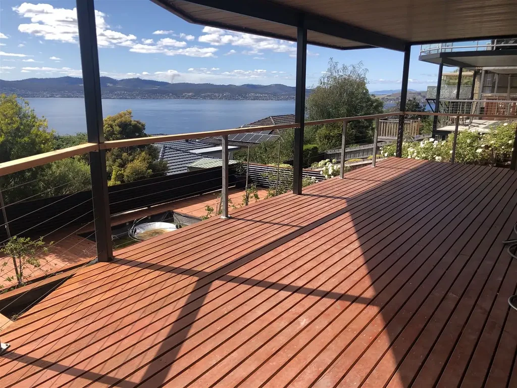 Tidy unit with a View!