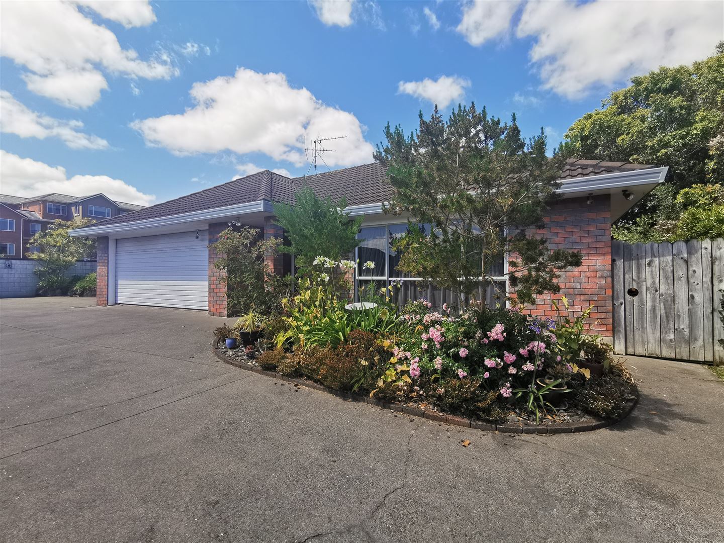 19 Mount Blanc Place, Northpark, Auckland - Manukau, 4 phòng ngủ, 2 phòng tắm