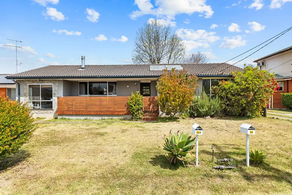 Emu Plains 5Habitaciones Two Homes. Endless Possibilities.