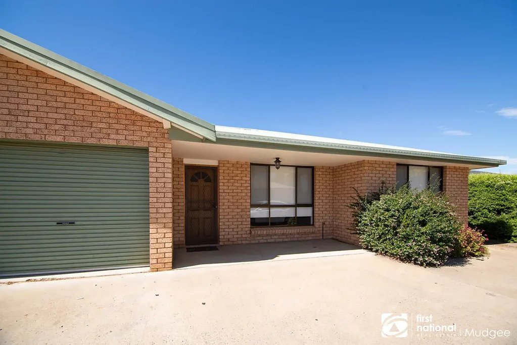 3-Bedroom Home, Walking Distance to Mudgee CBD