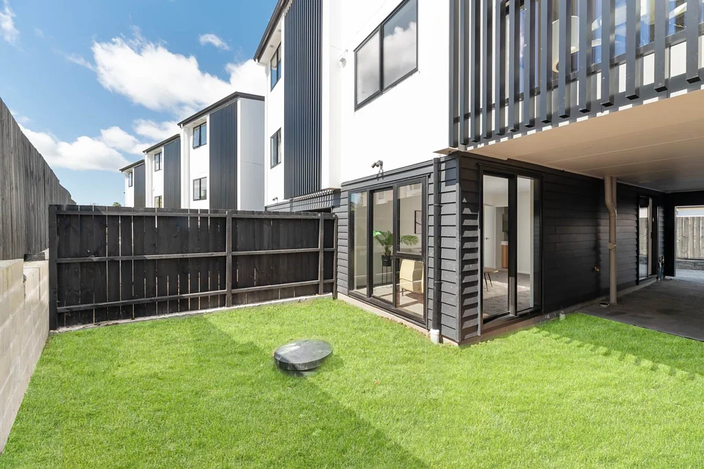 Henderson 4房 全新住宅，机不可失！永久产权，多款户型选择，契合家庭生活所需，自住/投资皆宜！ COME AND GRAB A DEAL NOW