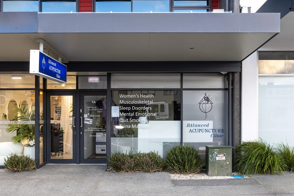 Orewa Modern premises in quality complex!