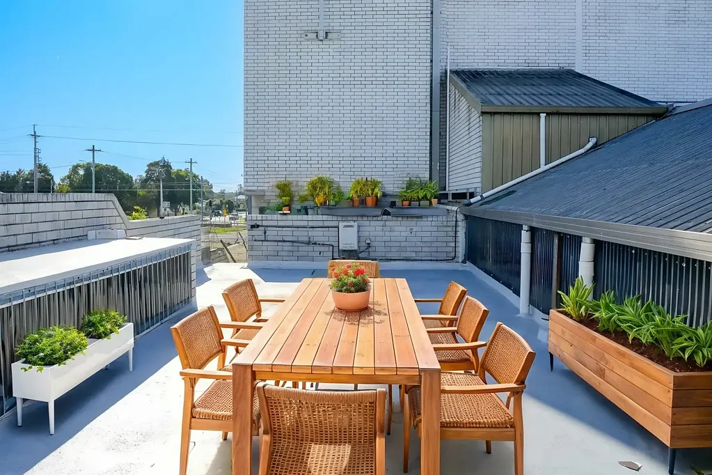 Convenience & Low Maintenance Living