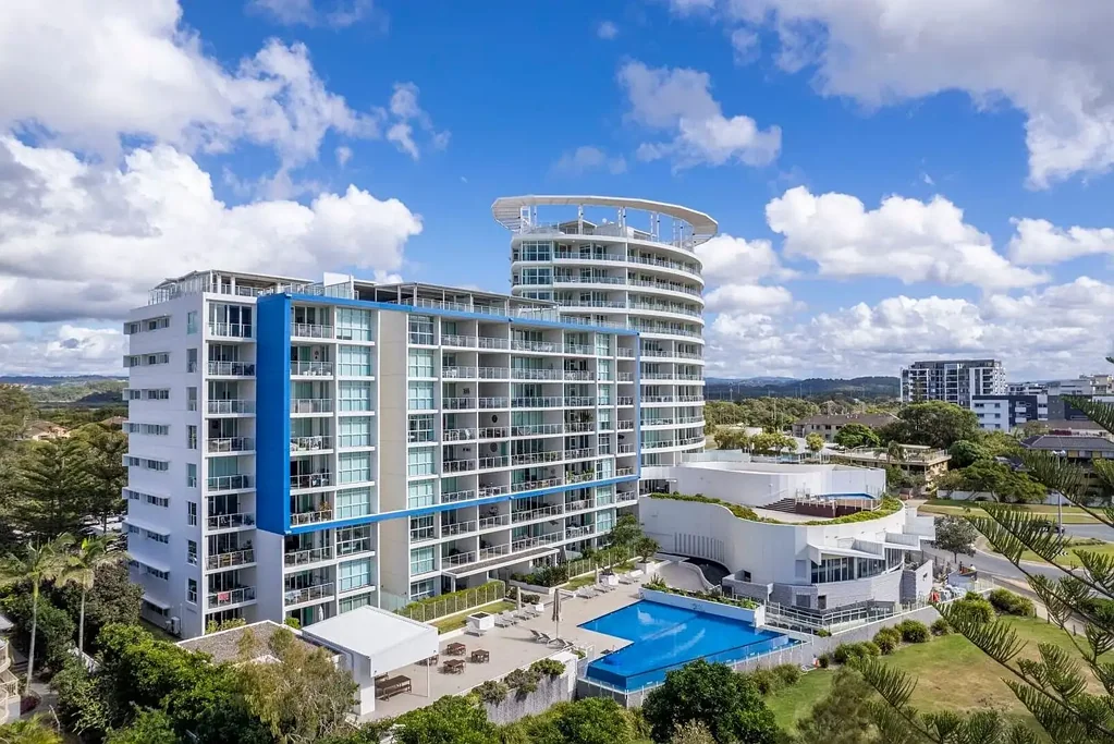 Coolangatta 2ਬੈੱਡਰੂਮ 209 Kirra Surf Apartments: Elevated Beachfront Living with Stunning� Kirra Beach
