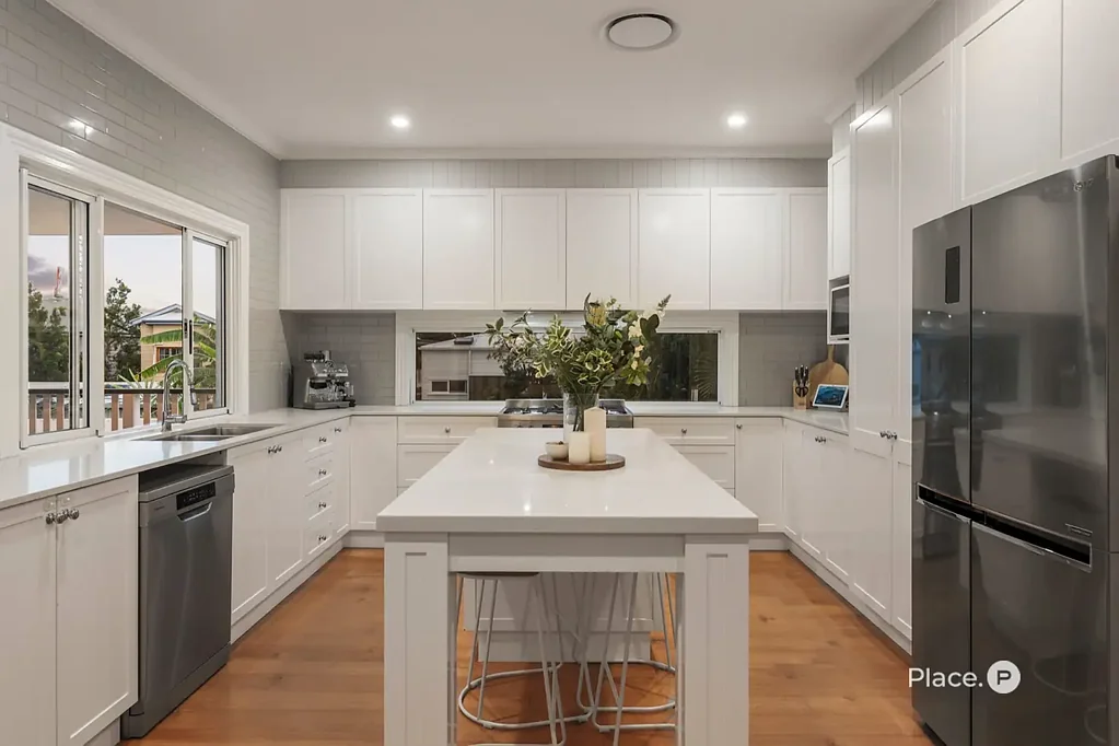 Greenslopes 4બેડરૂમ Character, Comfort & Contemporary Queenslander Living