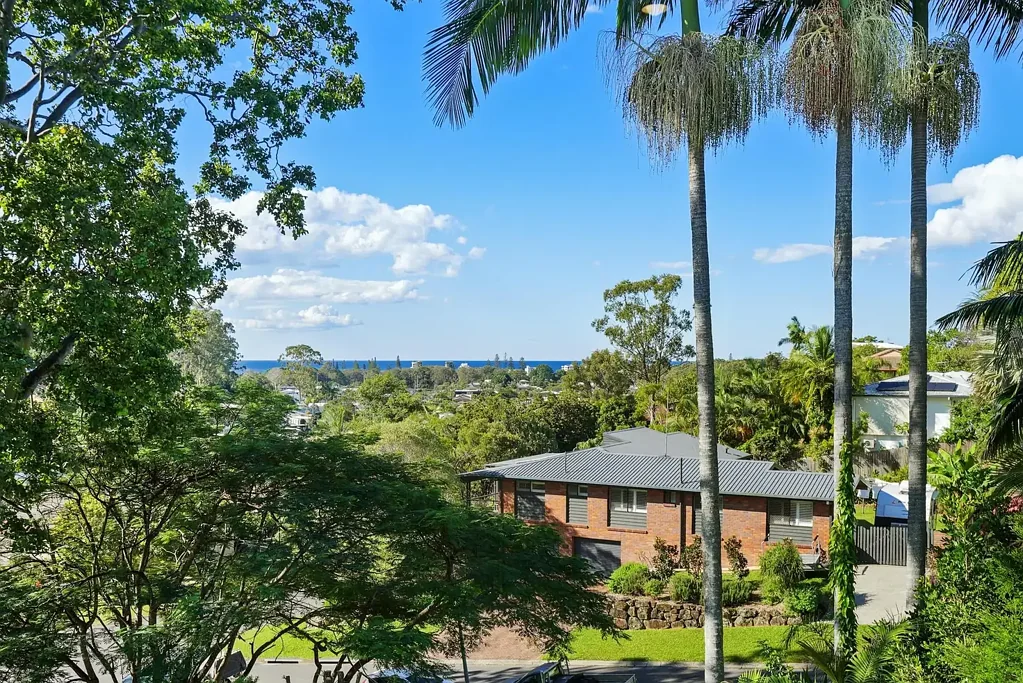 Tugun 4chambre Elevated Family Living with Ocean Views