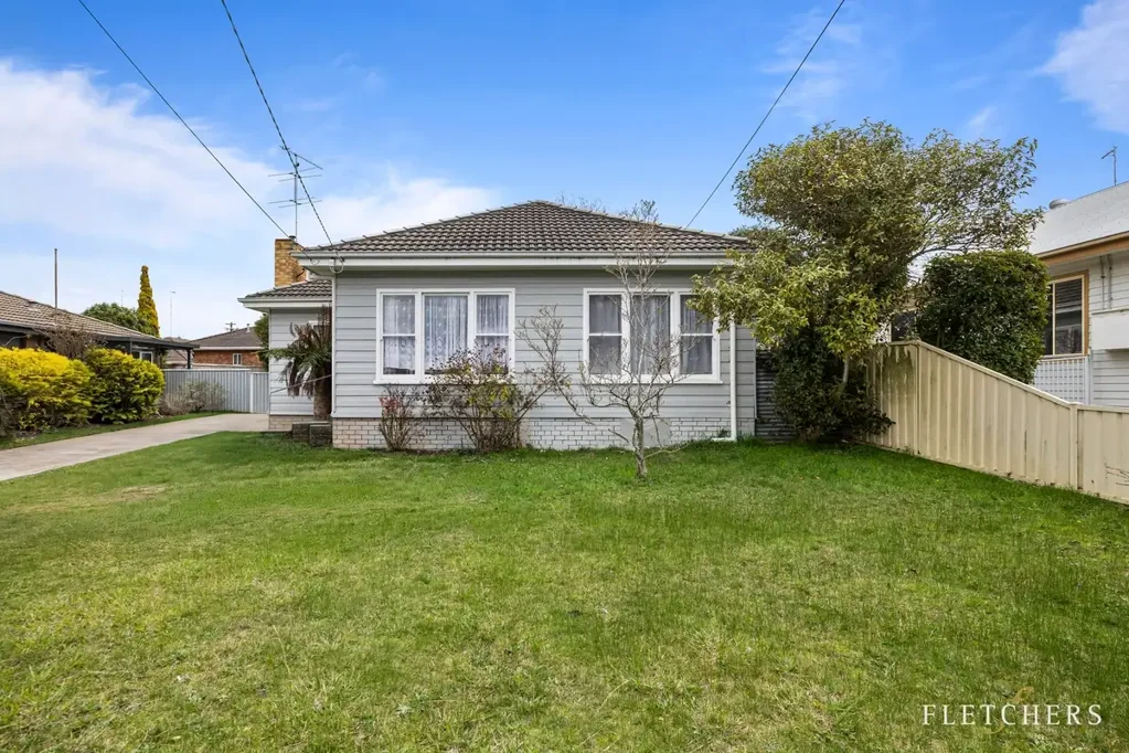 THREE BEDROOM HOME IN WENDOUREE