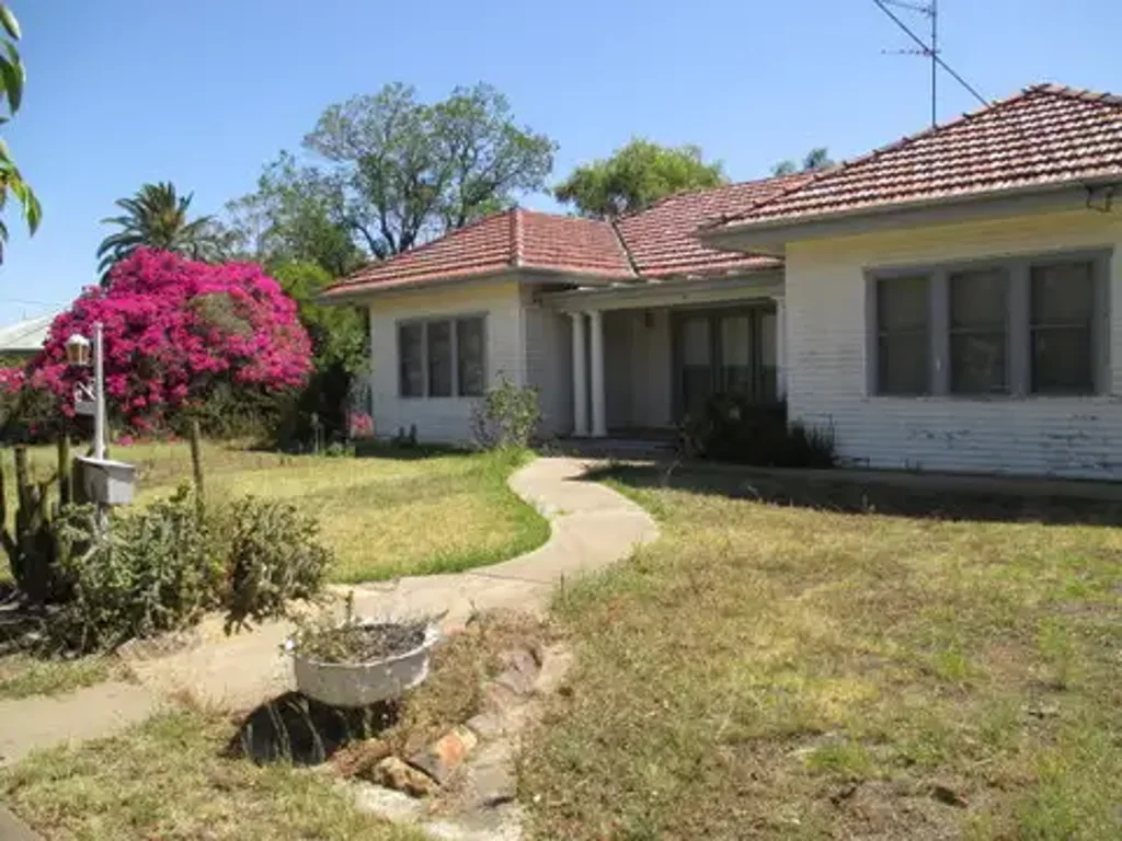 Coonamble 3ਬੈੱਡਰੂਮ Charming Family Home in the Heart of Coonamble