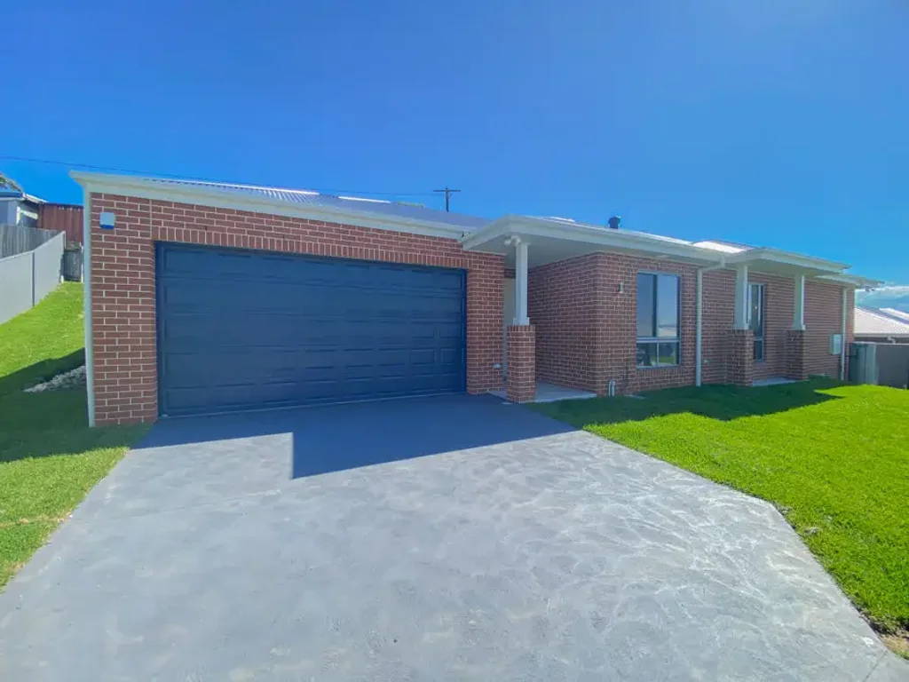 MODERN FAMILY HOME