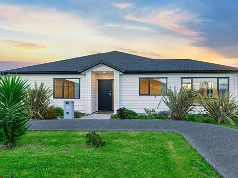Takanini 4房  Comfortable modern family home - A must sell!