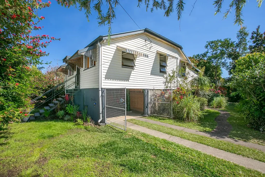 Gordonvale 3chambre Charming Queenslander on Expansive Corner Allotment