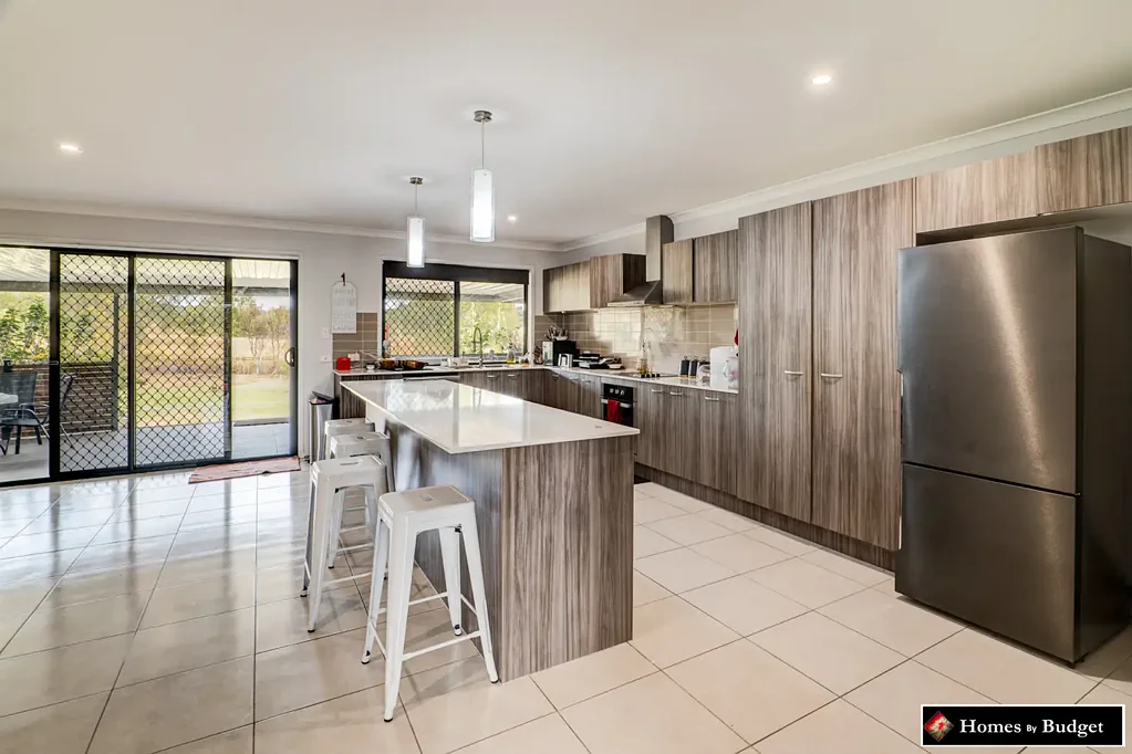 Regency Downs 5બેડરૂમ Stunning Modern Family Home in a Prime Location