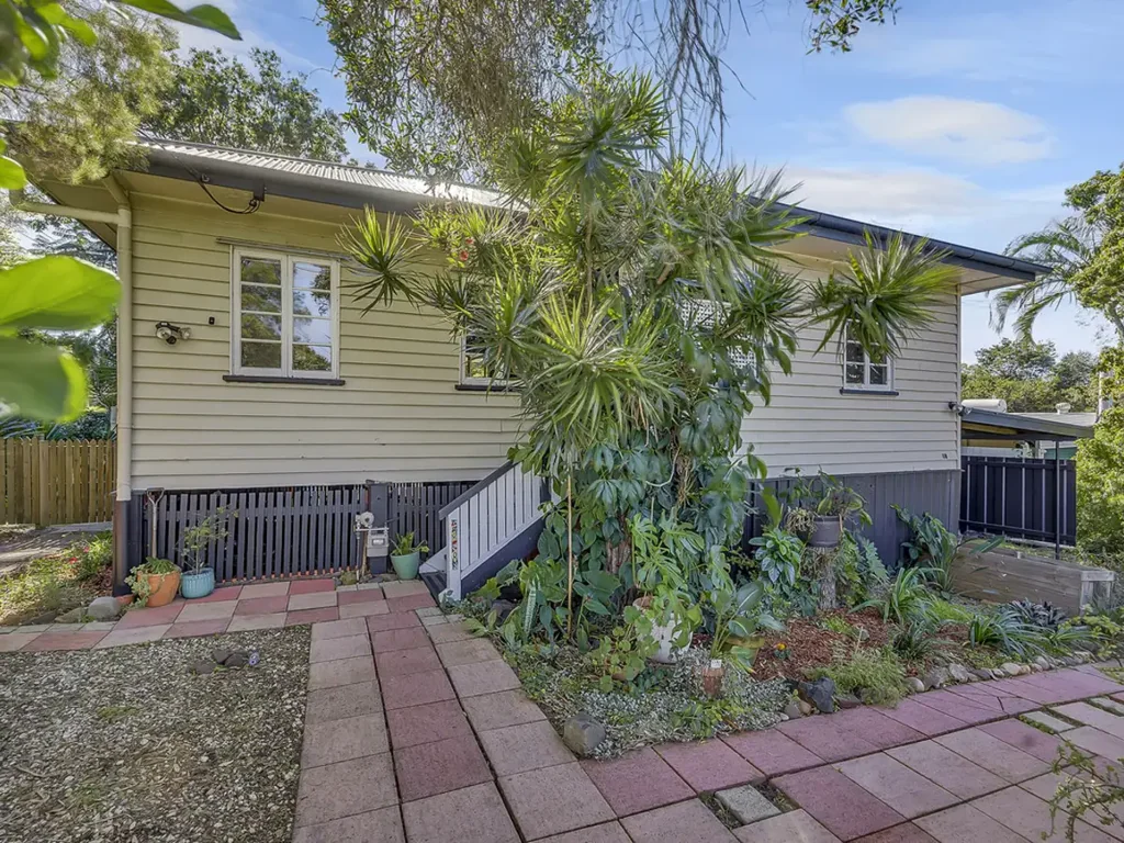 East Ipswich 2Phòng ngủ Charming Renovated Home in Prime East Ipswich Location