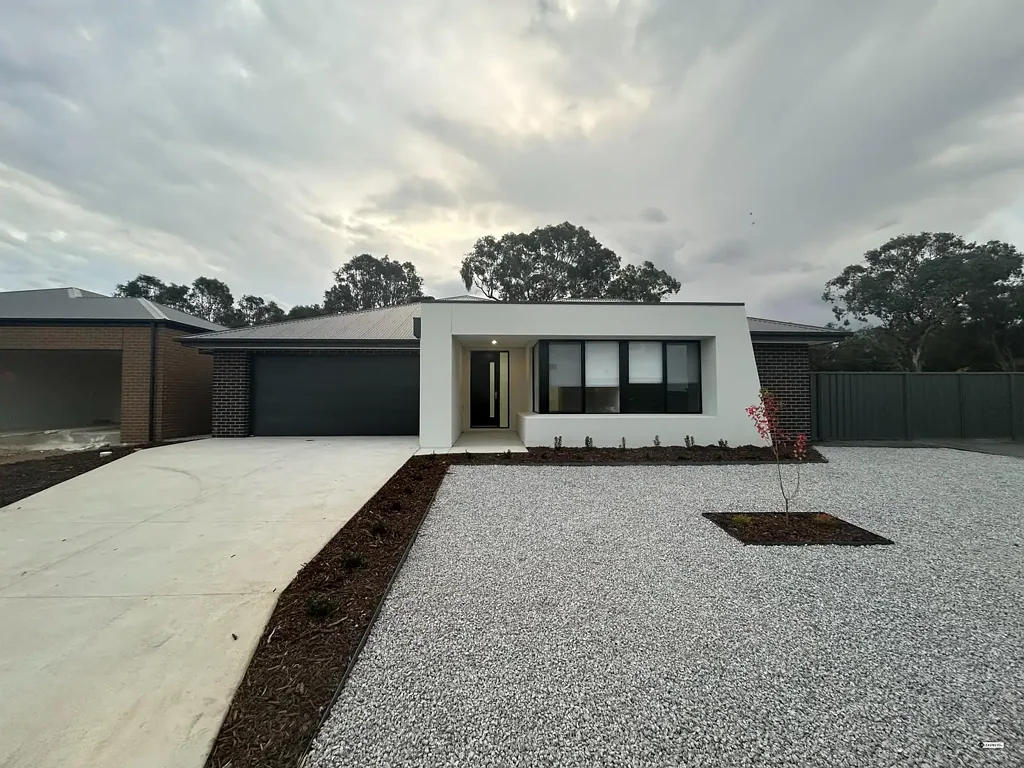 4 Bedroom, 3 Living, Spacious Family Home