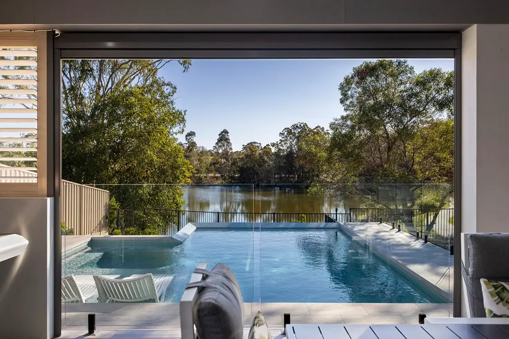 Murrumba Downs 4房  LAKEFRONT LUXURY - A RARE NORTHQUARTER MASTERPIECE