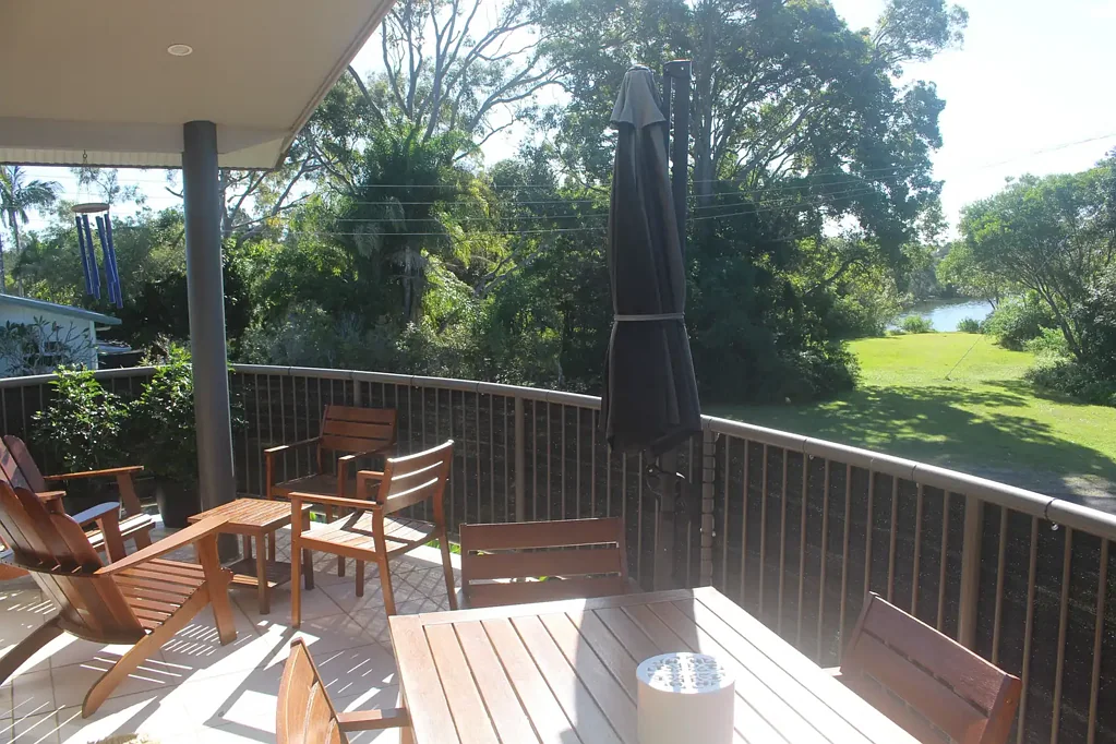 Waterfront Peaceful and Sunny Home