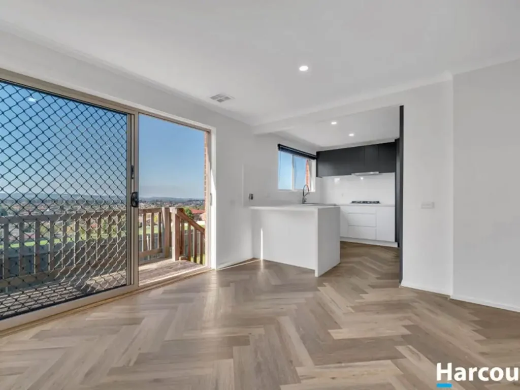 Modern 3 Bedroom Townhouse!