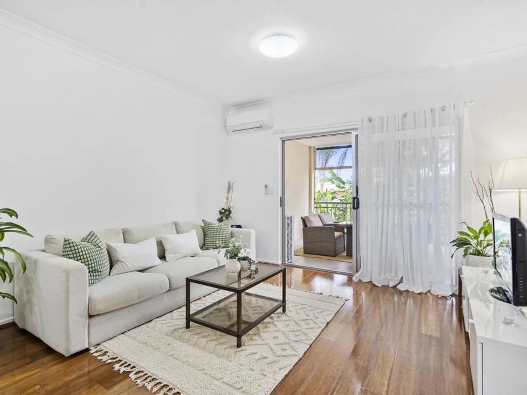1/298 Cavendish Road, Coorparoo, QLD 4151