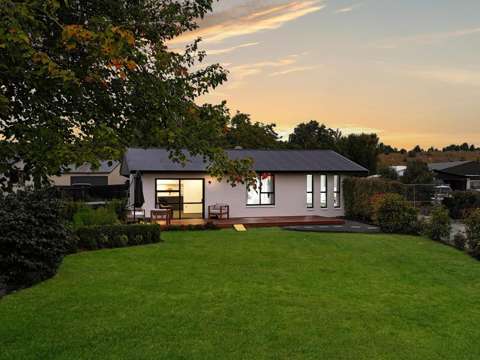 Pleasant Point 2房  Modern Comfort Meets Small-Town Charm in Pleasant Point!