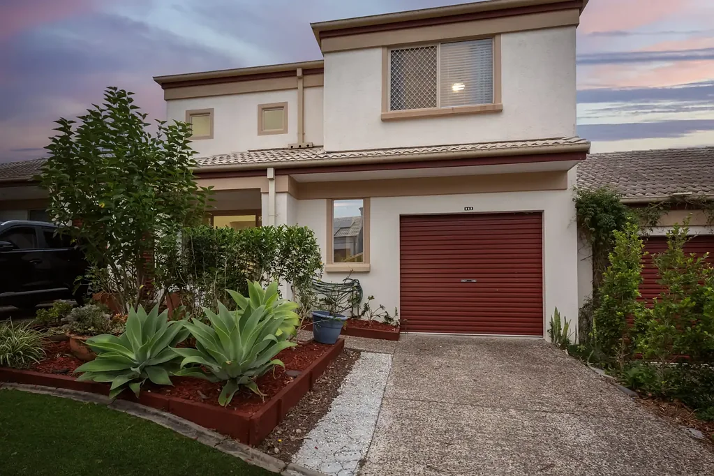 Exquisite Three Bedroom Townhouse