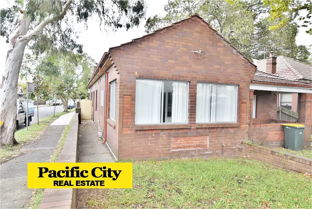 Mascot 3 Bedroom FULL-BRICK SEMI IN CORNER POSITIONED